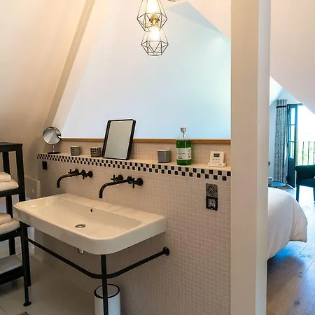 Gæstehus New & De Nage 4*