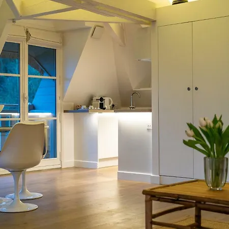 New & De Nage Онфлёр